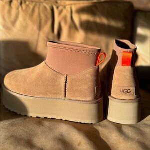 NWT UGG Classic Mini Dipper Boots!